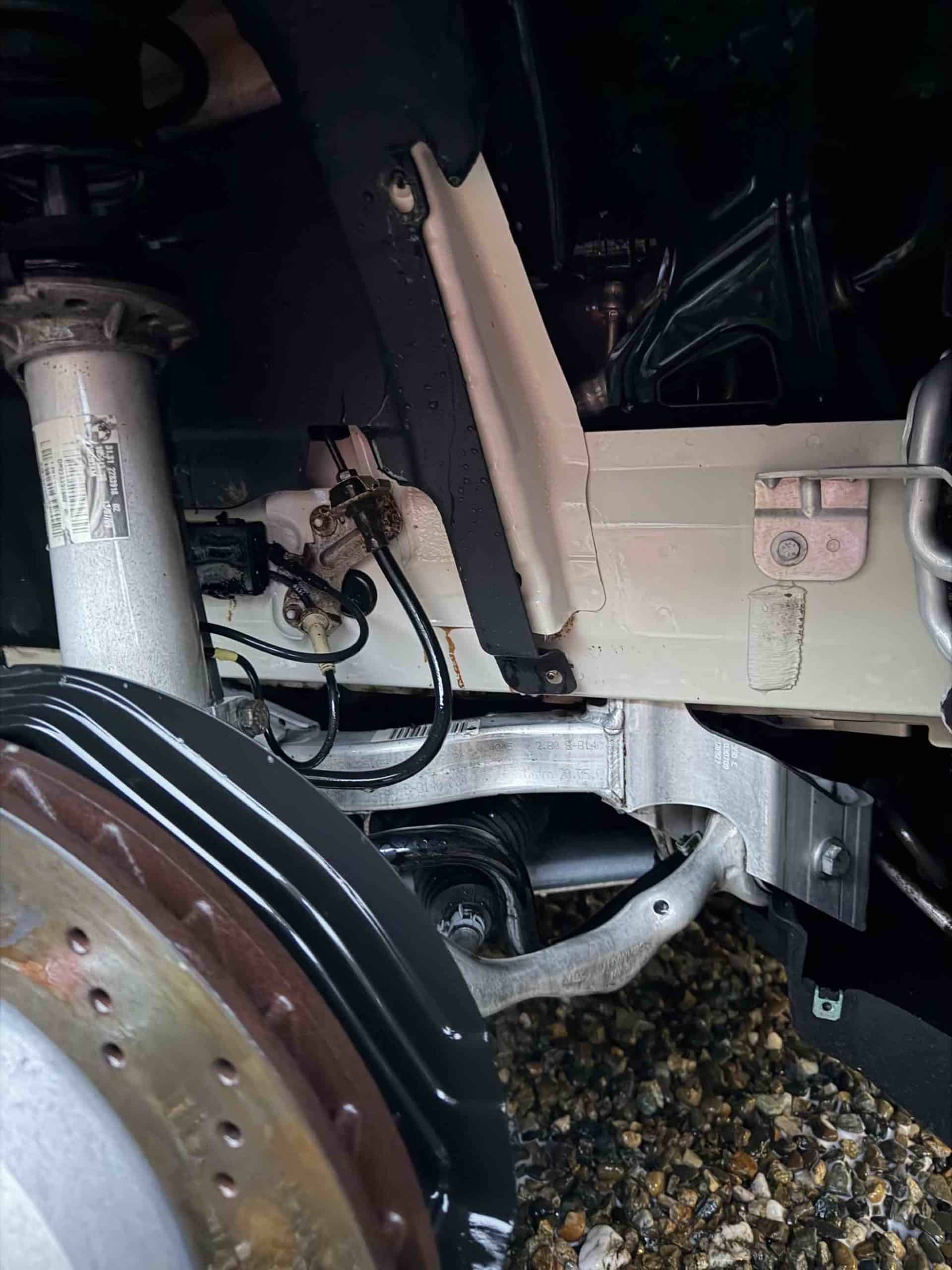 Die Vorderradaufhängung des BMW M3 E92 nach einer gründlichen Reinigung
