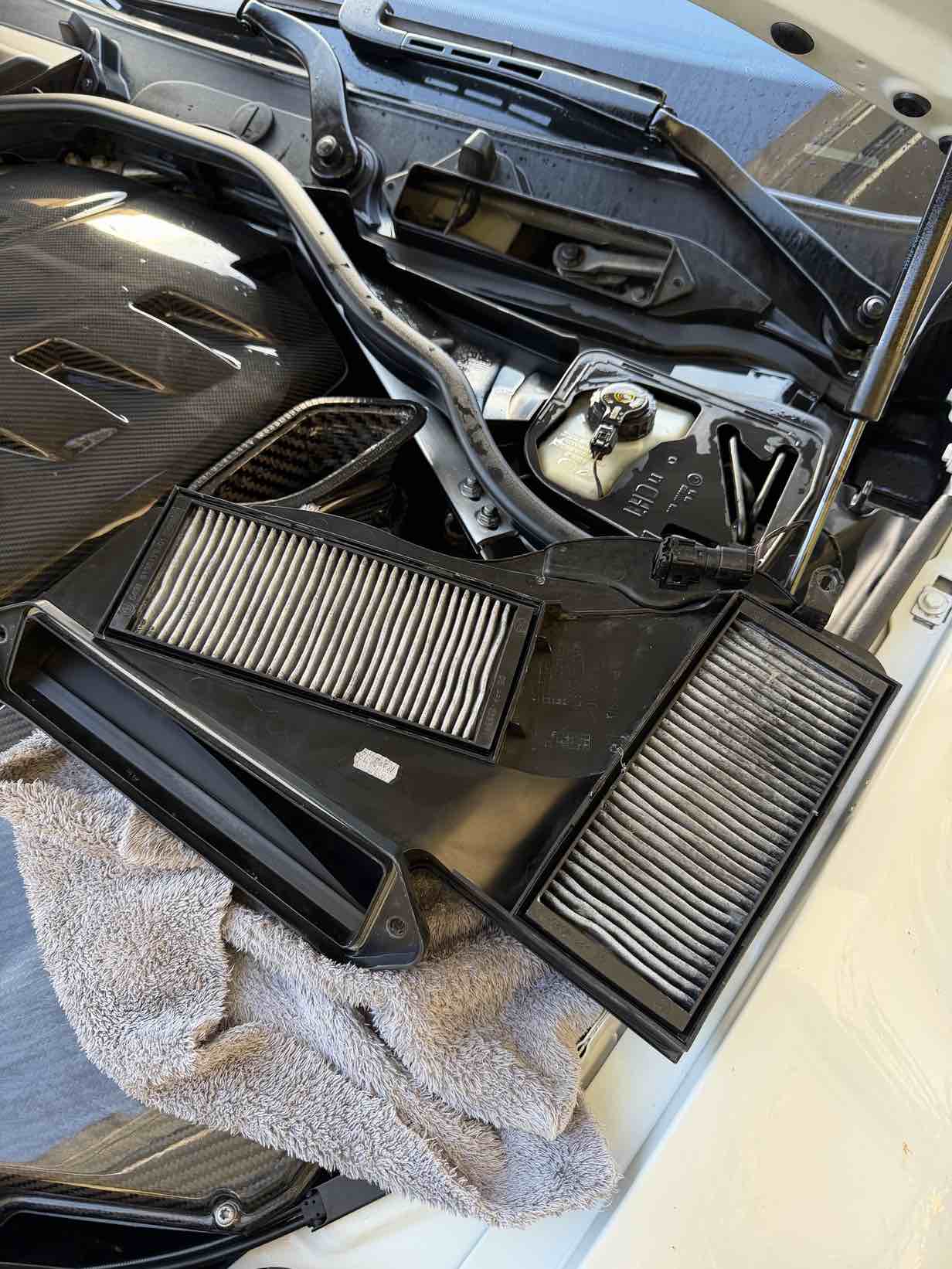 Wechsel der Innenraumfilter beim BMW M3 E92 in Eigenregie