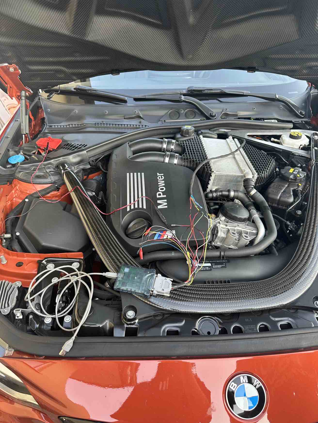Der Motorraum des BMW M2 Competition mit S55-Motor
